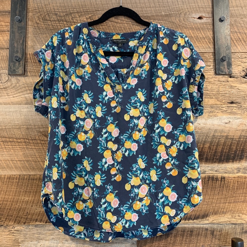 EUC – Banana Republic – Silk Popover Top – Navy Lemon Print – Medium